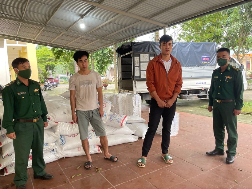 Quảng Trị: Bắt giữ 3.000 kg đường trắng và 3.000 gói thuốc lá nhập lậu